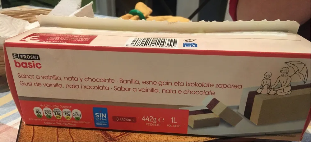 Helado sabor a vainilla, nata y chocolate