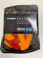 Pimientos del piquillo rellenos de bacalao en salsa de pimientos