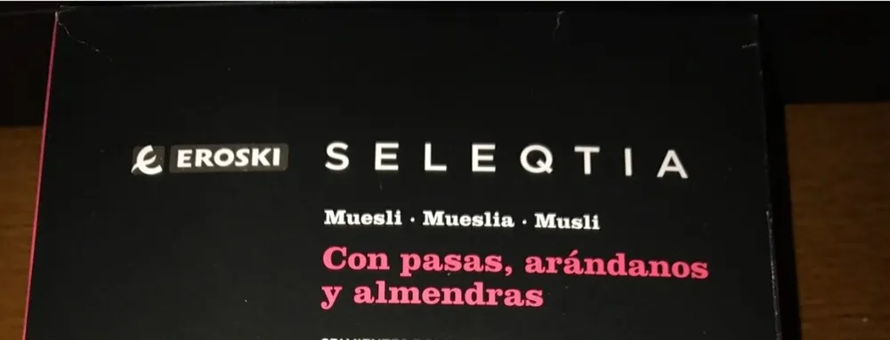 Muesli con pasas, arándanos y almendras