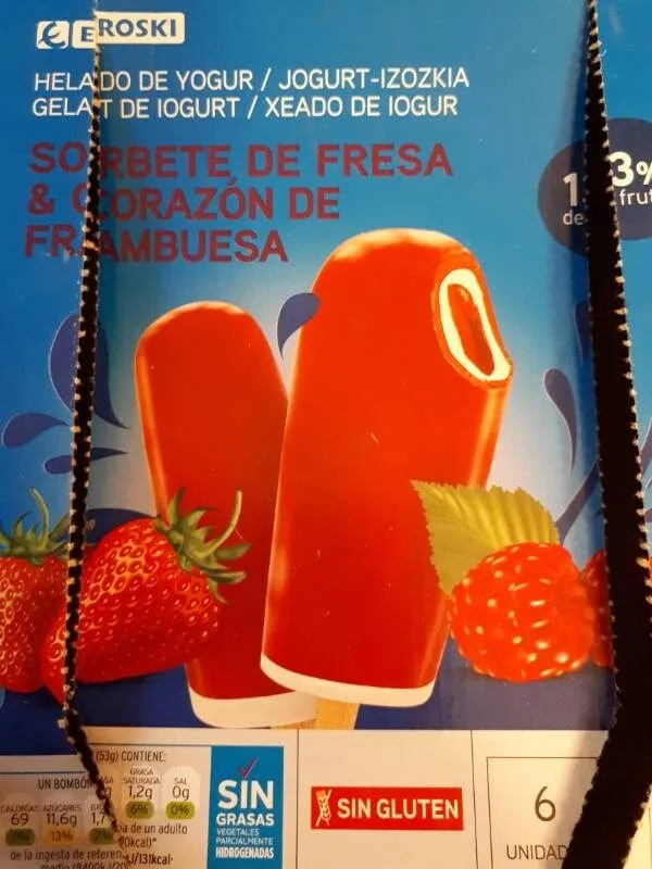 Sorbete de fresa y corazón de frambuesa