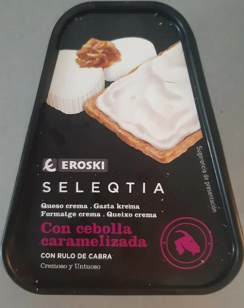 Queso crema con cebolla caramelizada