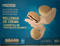 Galletas de cacao rellenas de crema cubiertas de chocolate blanco