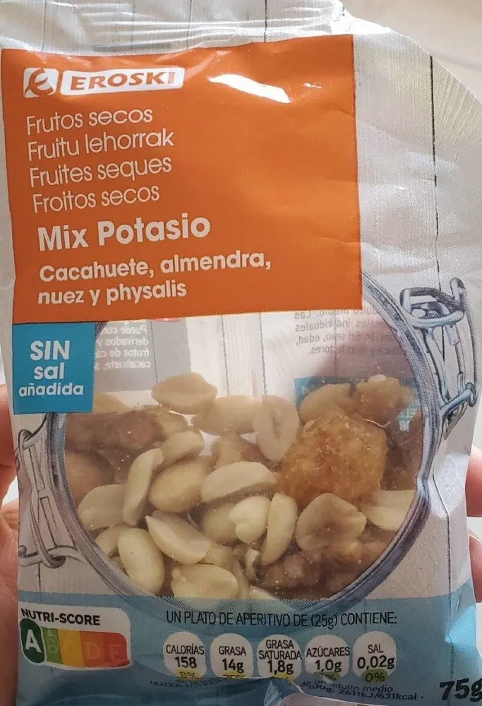Cacahuete, almendra, nuez y physalis