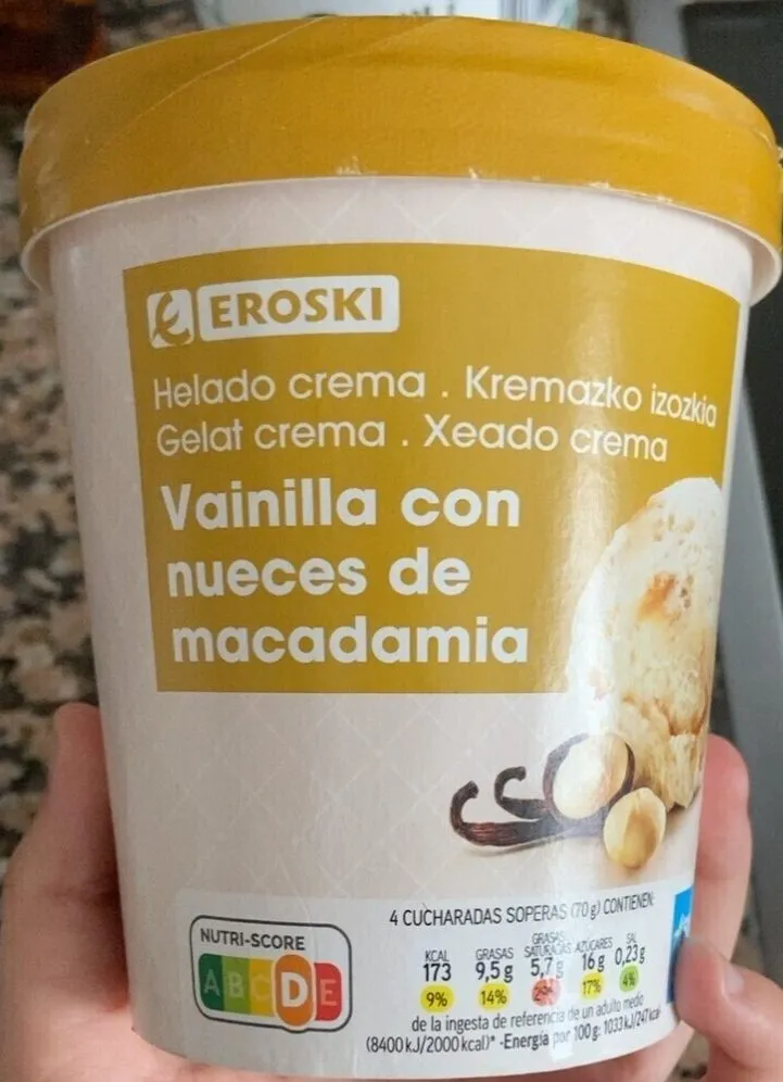 Helado vainilla con nueces de macadamia