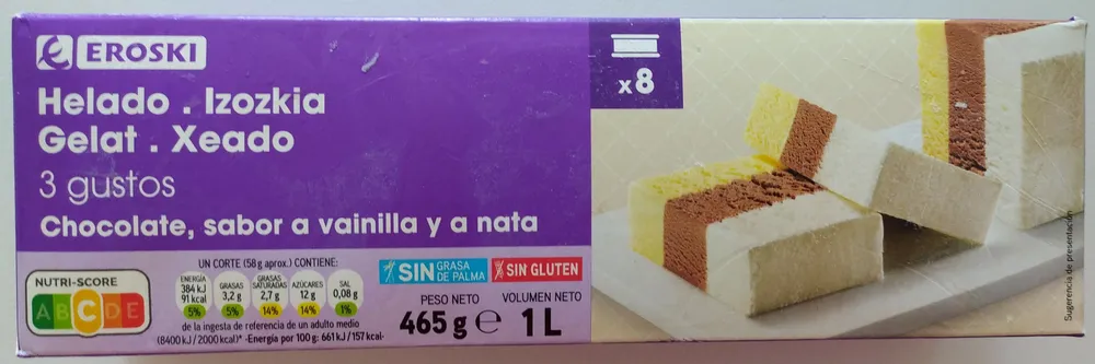 Helado. 3 gustos. Chocolate, sabor a vainilla y a nata.