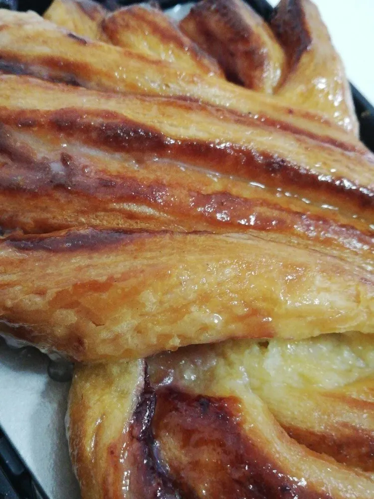 Trenza Crema de queso y cerezas