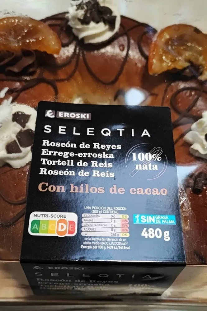 Roscón de Reyes con hilos de cacao