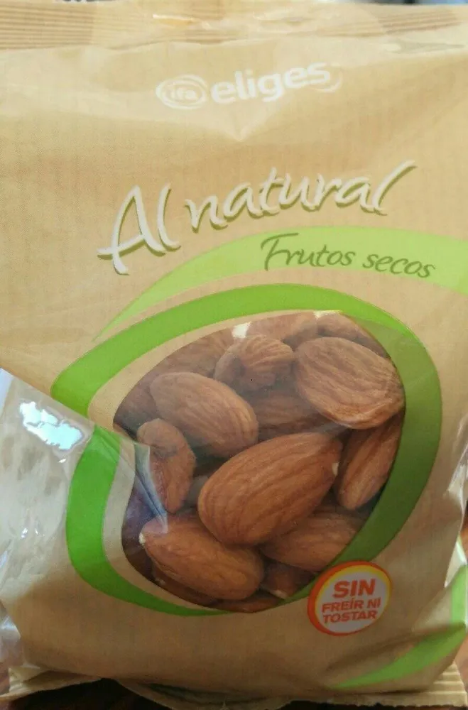 Almendra cruda con piel