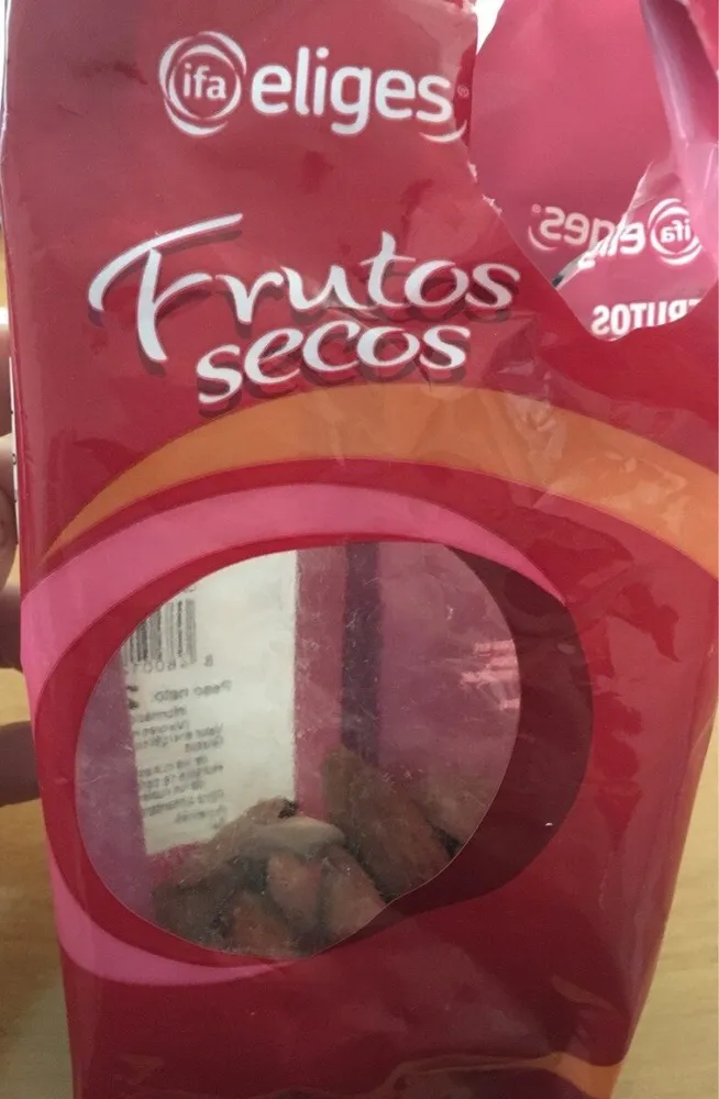 Almendra con piel tostada y salada