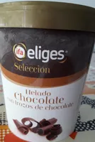 Helado de chocolate con trozos de chocolate
