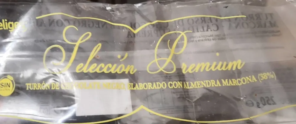 Turron diverso de chocolate negro con almendra