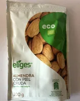 Almendra con piel cruda