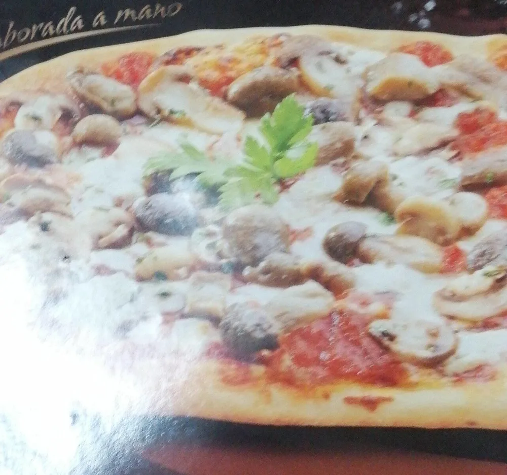 Pizza provolone e funghi