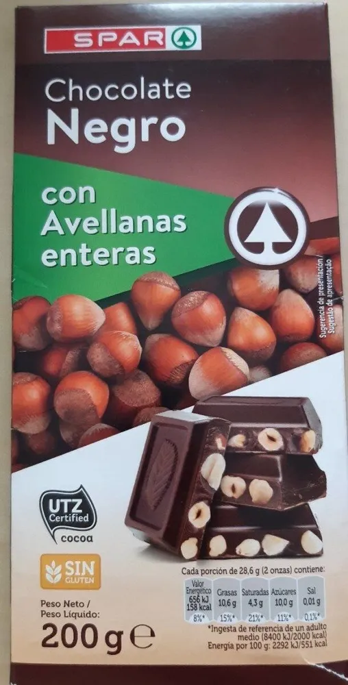 Chocolate negro con avellanas enteras