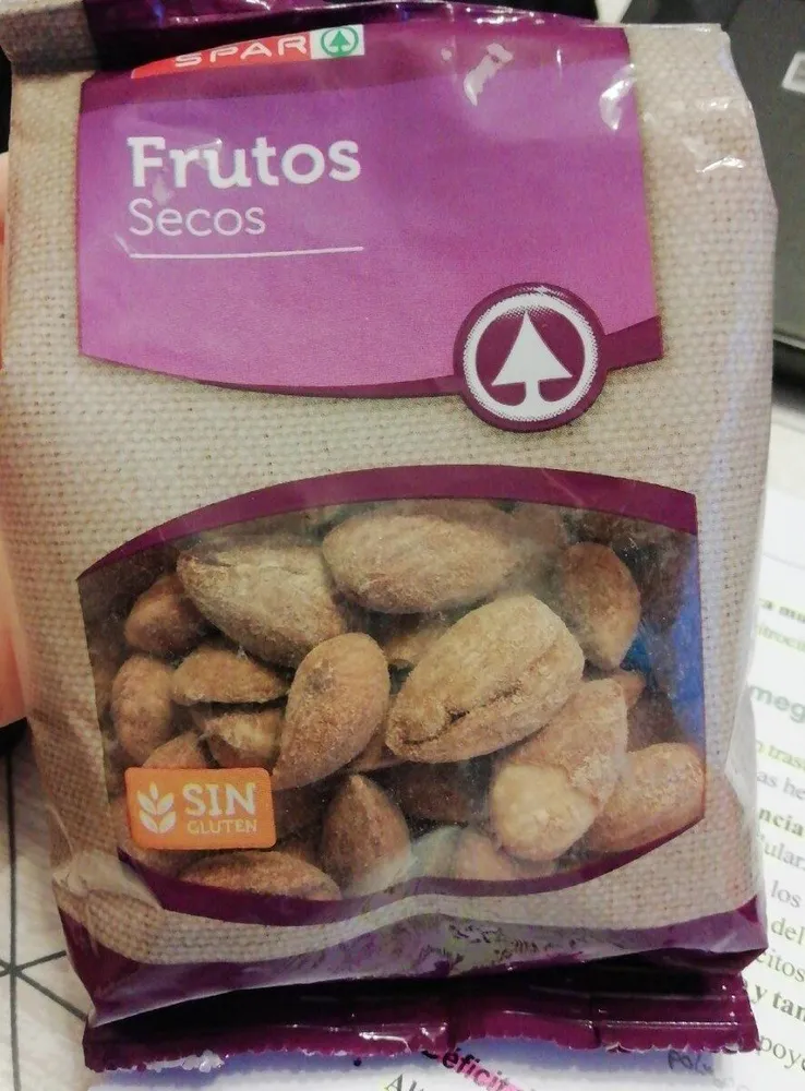 Almendra con piel tostada y salada