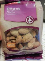 Almendra con piel tostada y salada