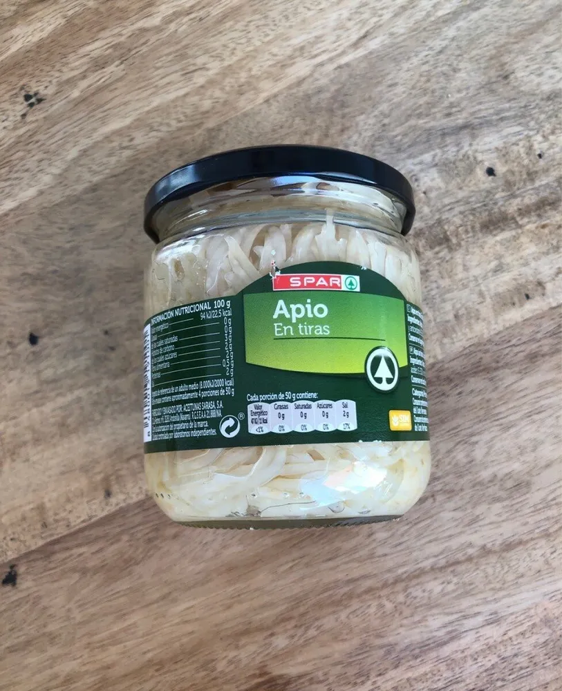 Apio en tiras
