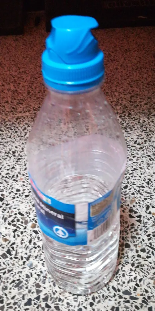 Agua mineral natural