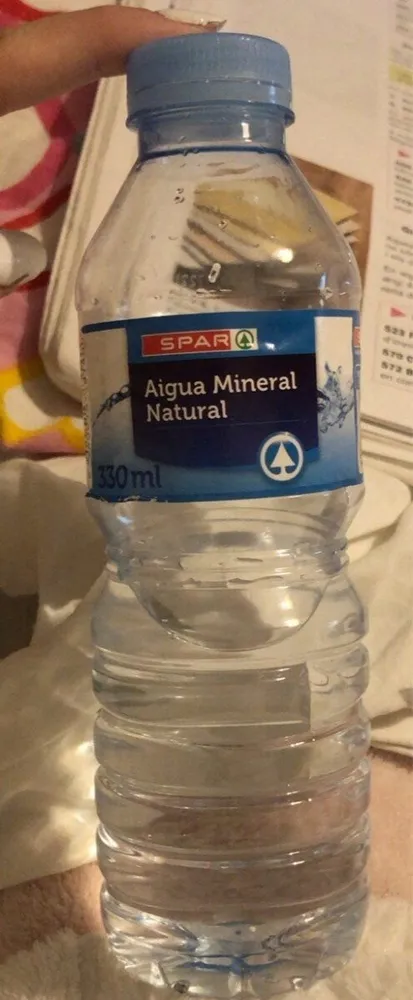 Aigua mineral natural