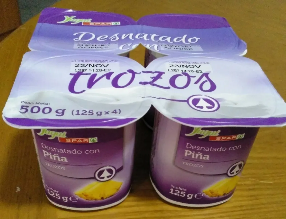 Yogur desnatado con piña (trozos)