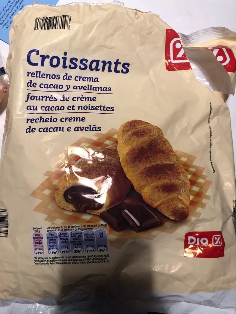 Croissants Rellenos de crema de cacao y avellanas
