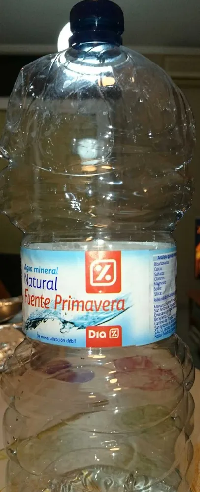 Agua mineral natural Fuente Primavera