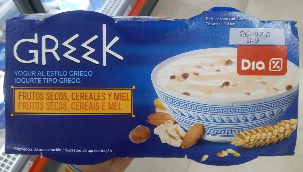 Yogur al estilo griego frutos secos, cereales y miel