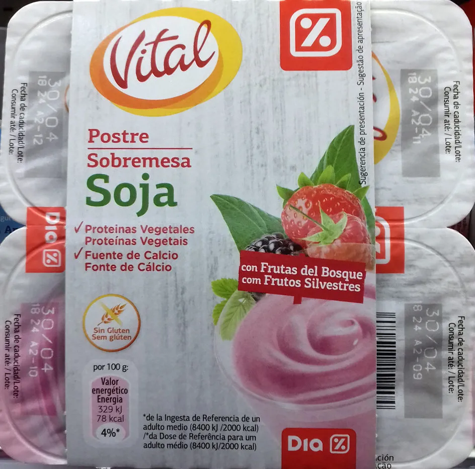 Postre de soja con frutas del bosque
