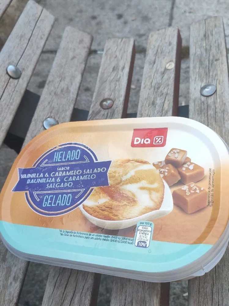 Helado sabor vainilla y caramelo salado