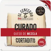 Queso curado cortado