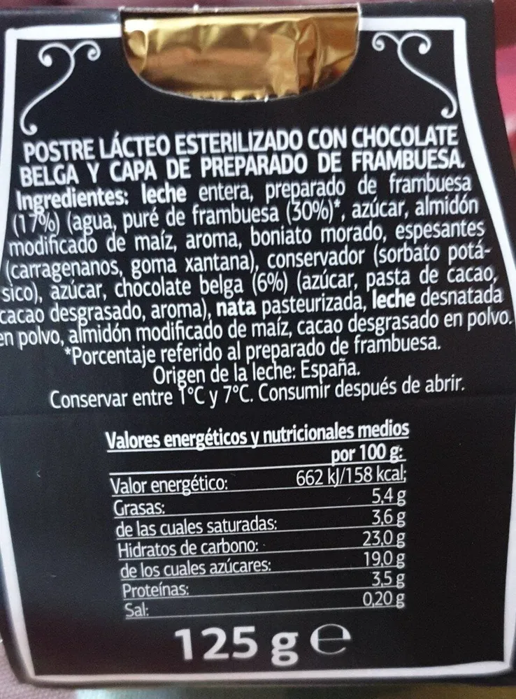 Postre lácteo esterilizado con chocolate belga y capa de preparado de frambuesa