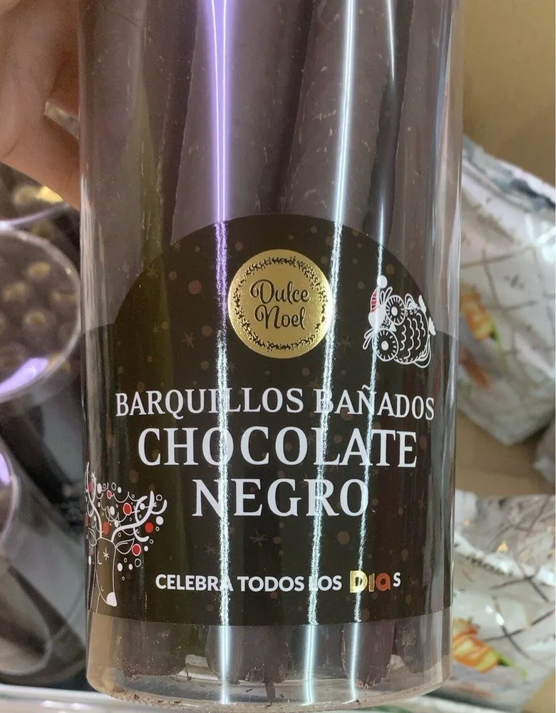 Barquillos bañados en chocolate negro