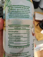 Bebida refrescante de frutas con leche de coco