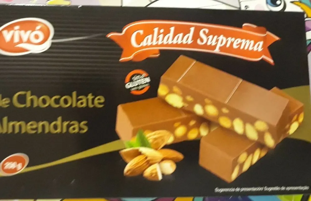 Turrón de chocolate con almendras