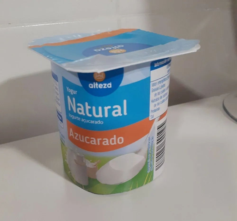 Yogur natural azucarado