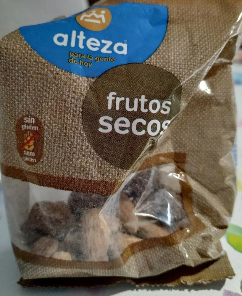 Almendra con piel tostada y salada