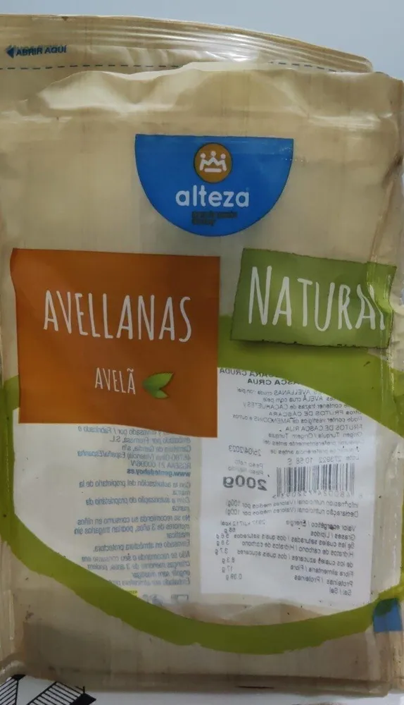 Avellana sin cáscara cruda