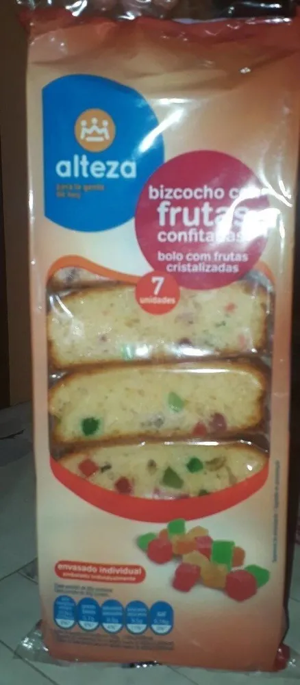 Bizcocho con frutas confitadas