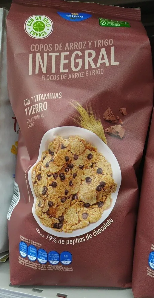 Copos de arroz y trigo integral y pepitas de chocolate