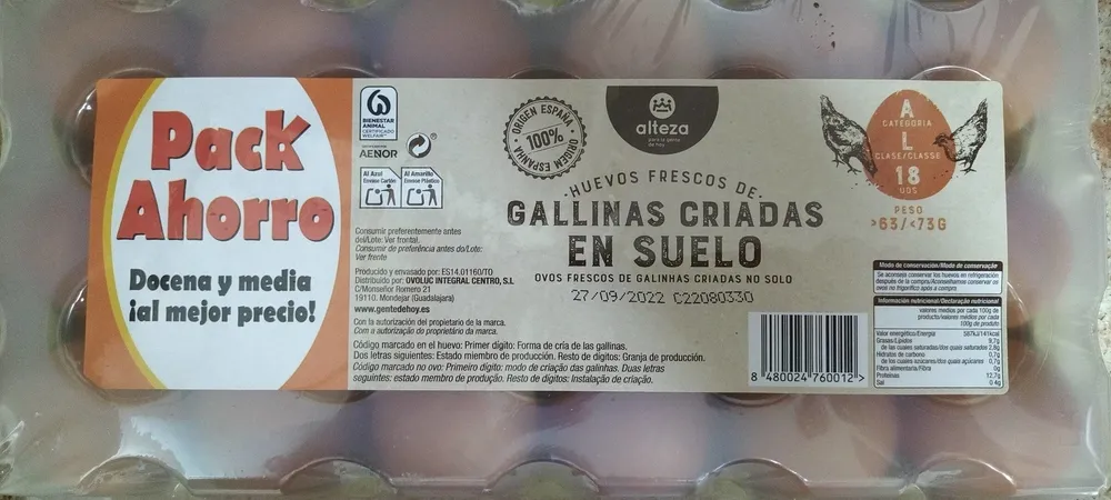 Huevos frescos de gallinas criadas en suelo