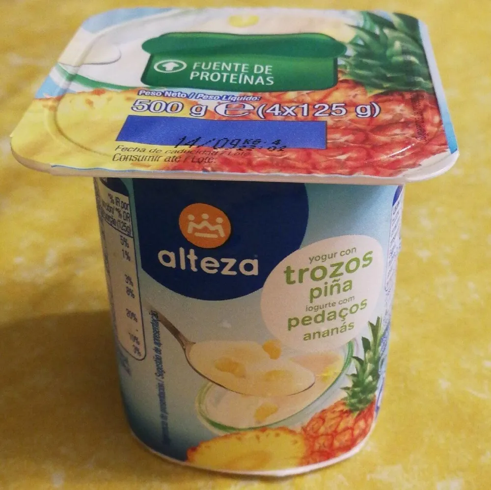 Yogur con trozos de piña