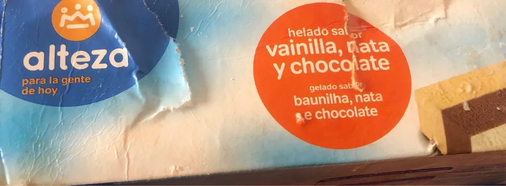 Helado vainilla,nata y chocolate