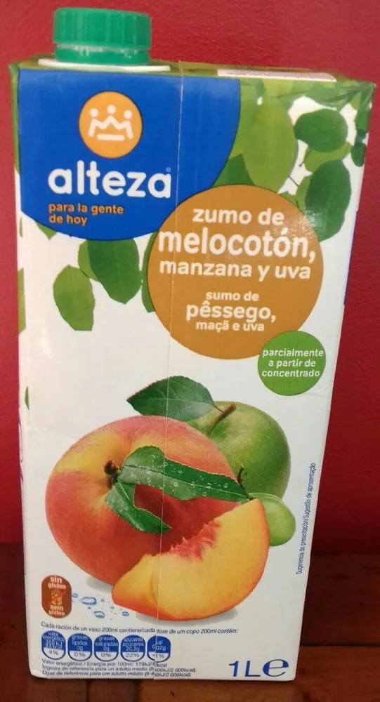 Zumo de melocotón,  manzana y uva
