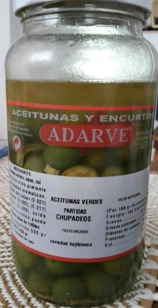 Aceitunas verdes partidas chupadeos