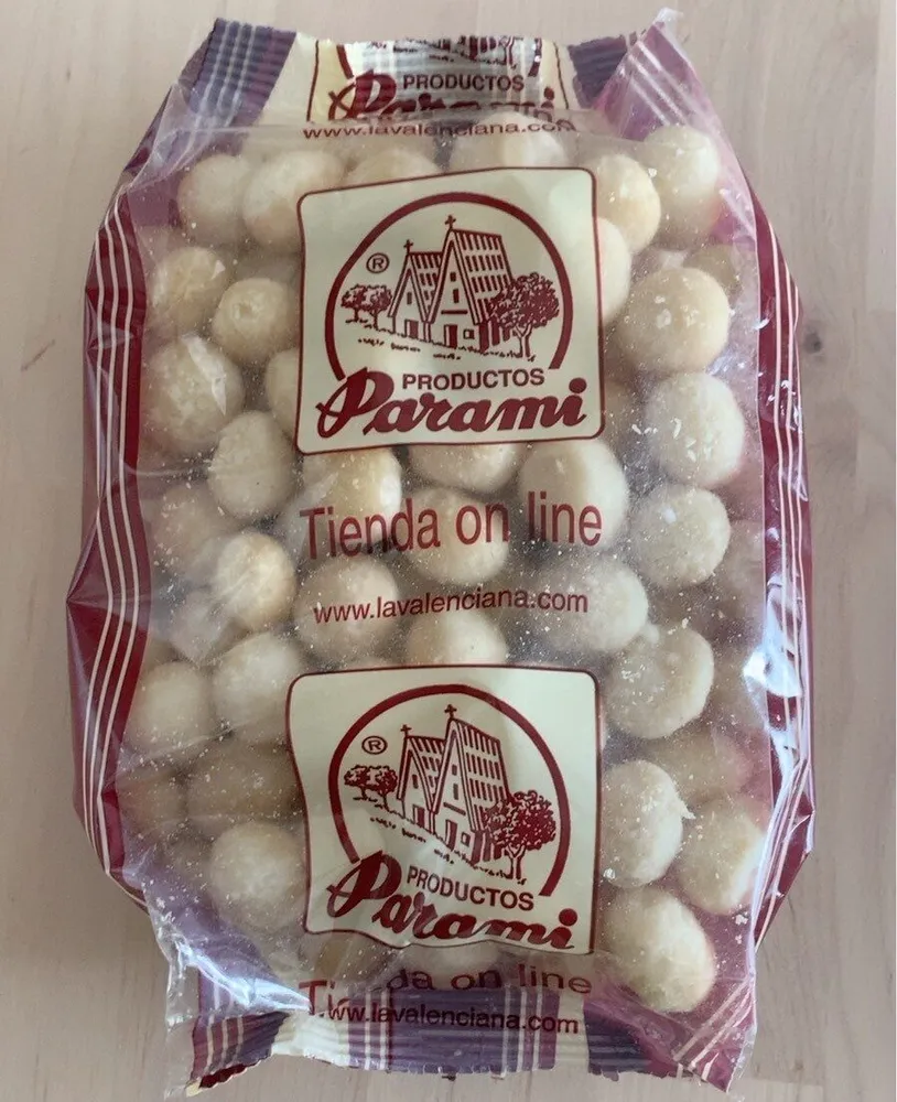 Macadamia cruda