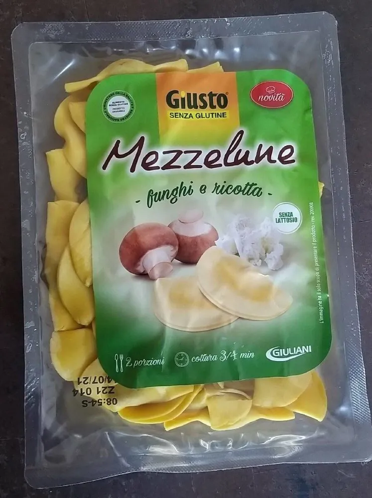 Mezzelune - funghi e ricotta -