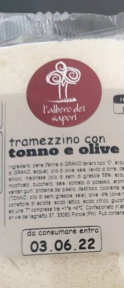 Tramezzino con tonno e olive