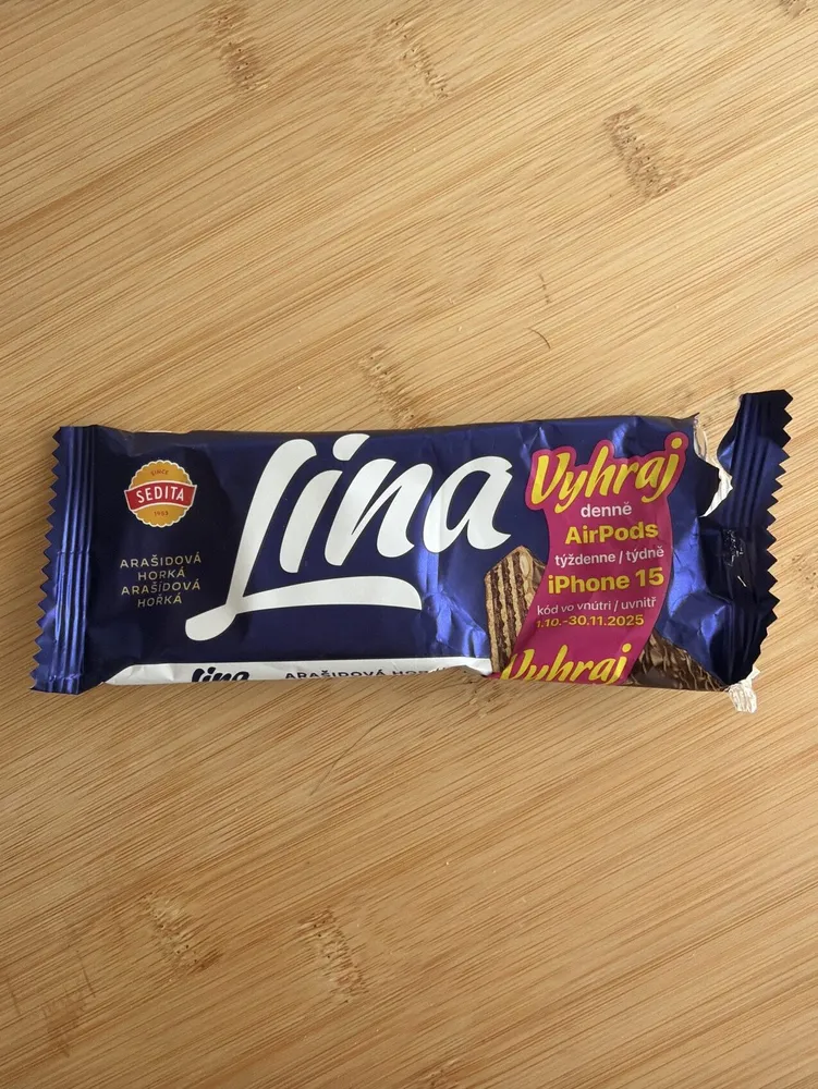Lina Crispy Wafers with cocoa cream filling with peanuts in cocoa coating