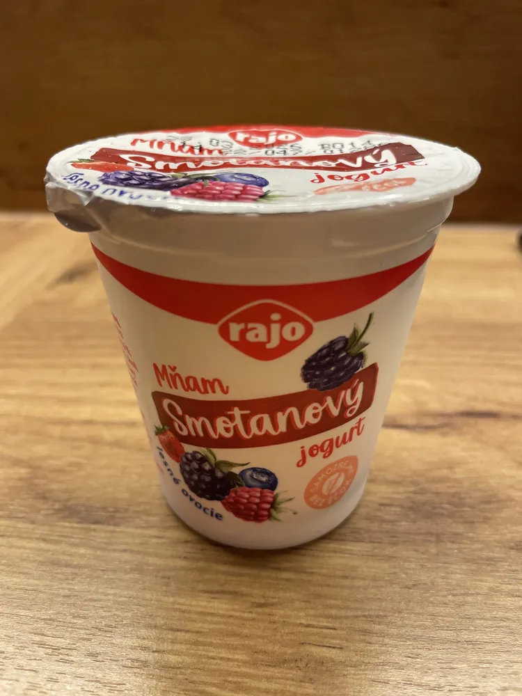Smotanový jogurt (lesné ovocie)