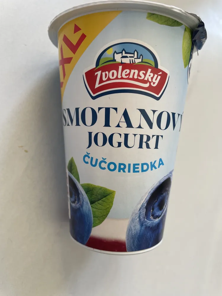 Smotanovy jogurt cucoriedkka